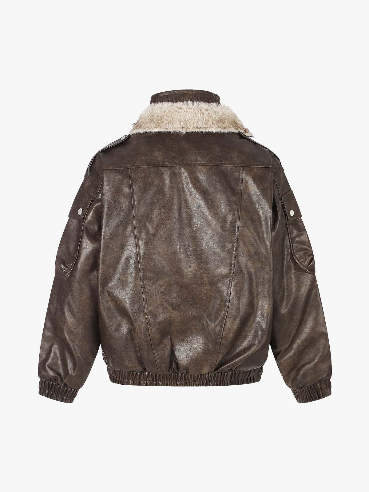 Long sleeves and relaxed shape of the oversized padded coat