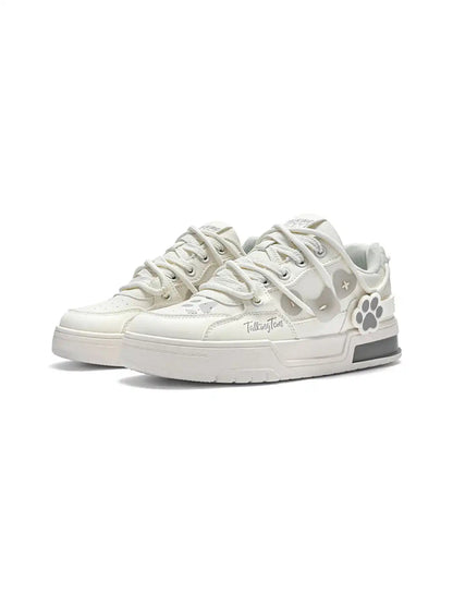 Sporty low-top sneaker featuring a paw-shaped appliqué