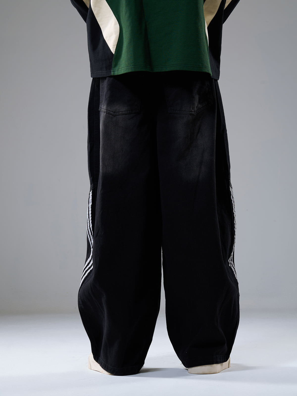 Revelse™ Contrast Stitching Barrel Leg Denim Jeans