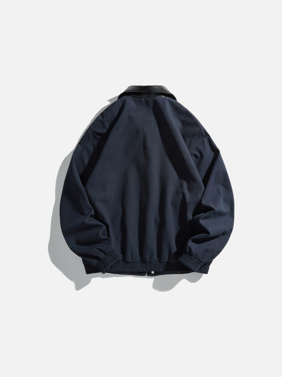Detail view of the front fastening on the casual jacket