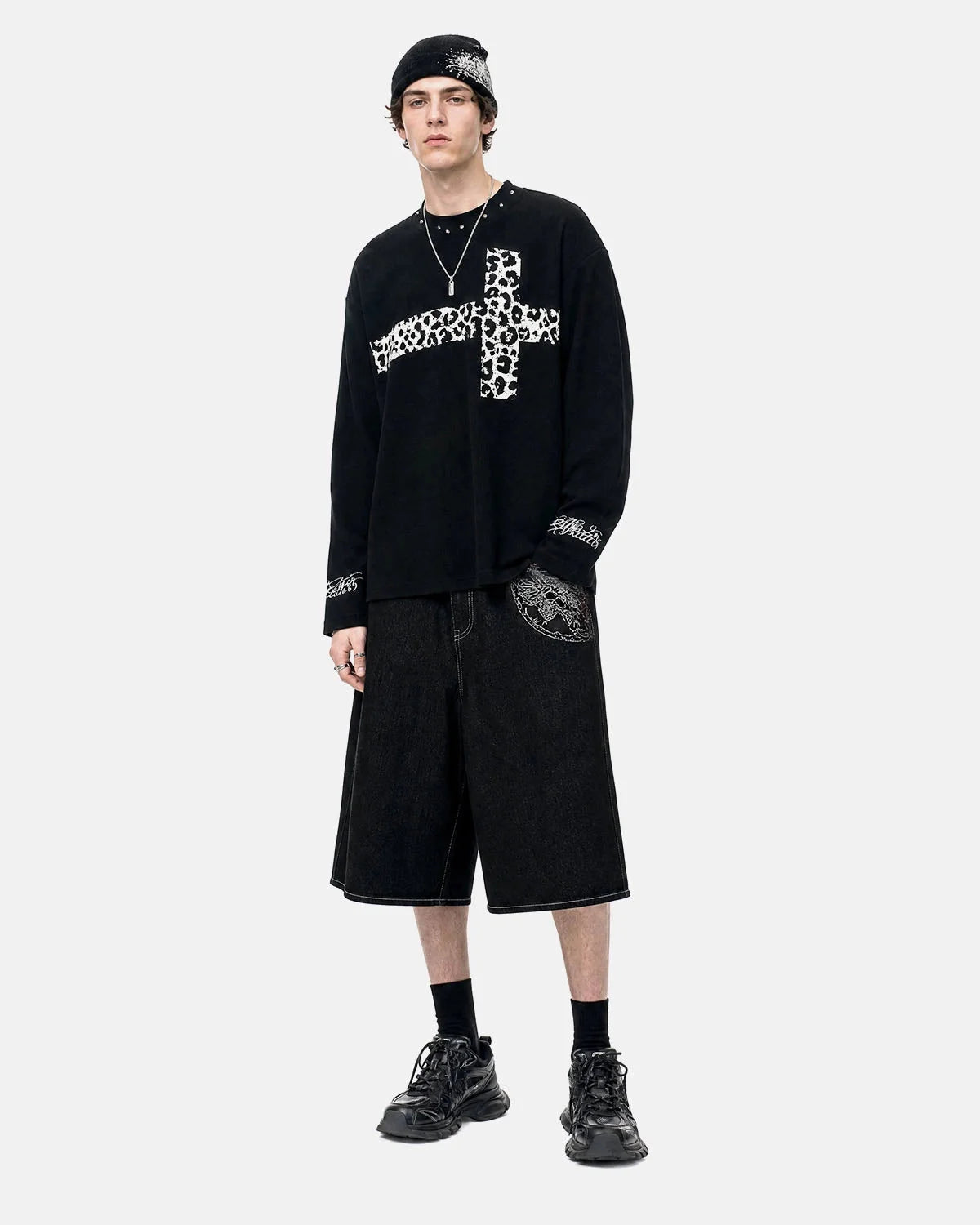 Short-sleeve leopard cross graphic T-shirt styled for streetwear